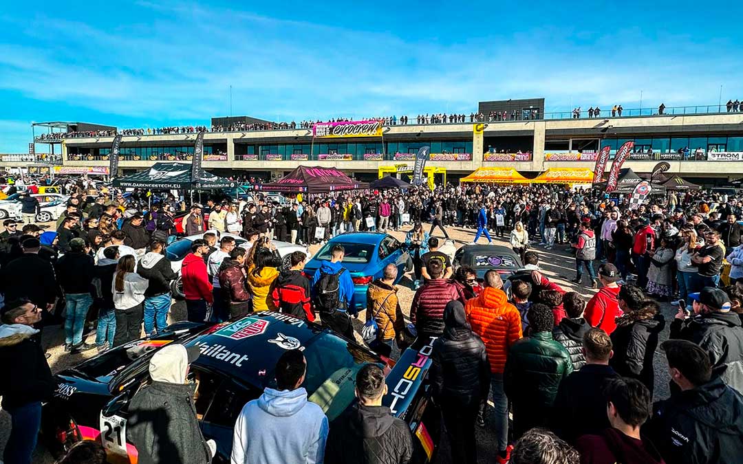 Ambiente espectacular en el paddock de Motorland con motivo de la Eurocrew. / Motorland Aragón