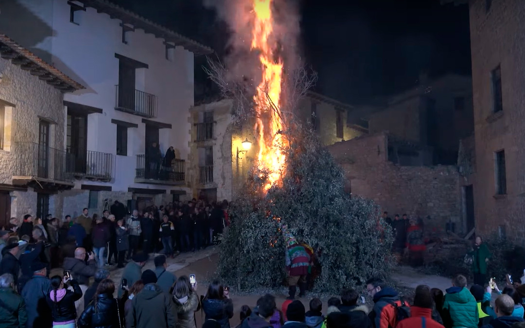 El encendido de la hoguera, como no, se incluye en el audiovisual. /C.M.