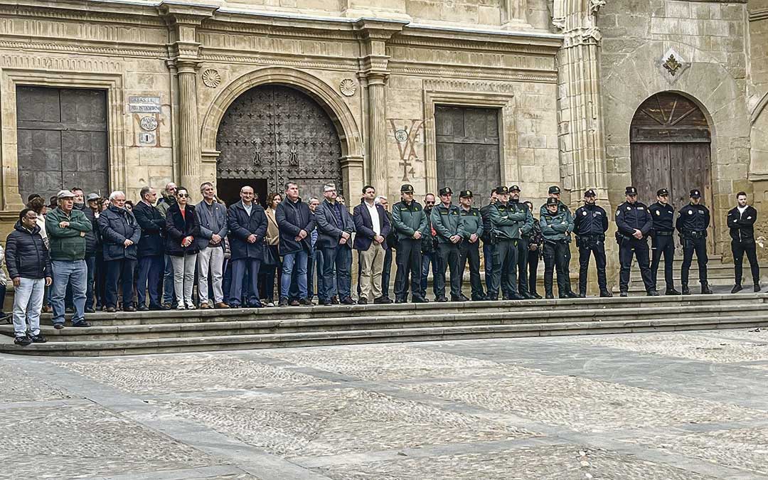 Minuto de silencio en Alcañiz / L. Castel