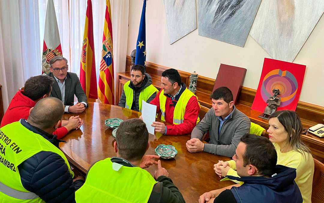 El equipo de gobierno de Diputación en la reunión con los agricultores. / DPT