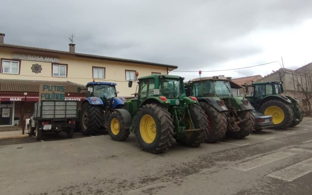 Concentración de tractores en las Cuencas Mineras./ L.C.