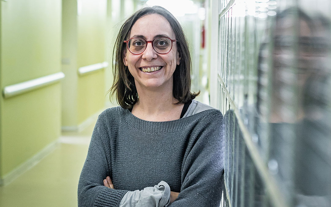 Tras 22 años de carrera en Barcelona, Sanz pudo regresar a Urrea con un contrato de investigadora y confía en no moverse de Aragón. / Asier Alkorta - Aspanoa