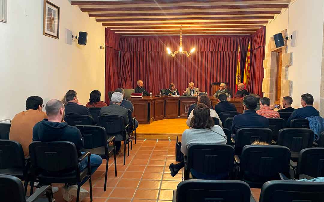 Visita del consejero Agricultura, Ganadería y Alimentación, Ángel Samper, en Mazaleón./ S.F.