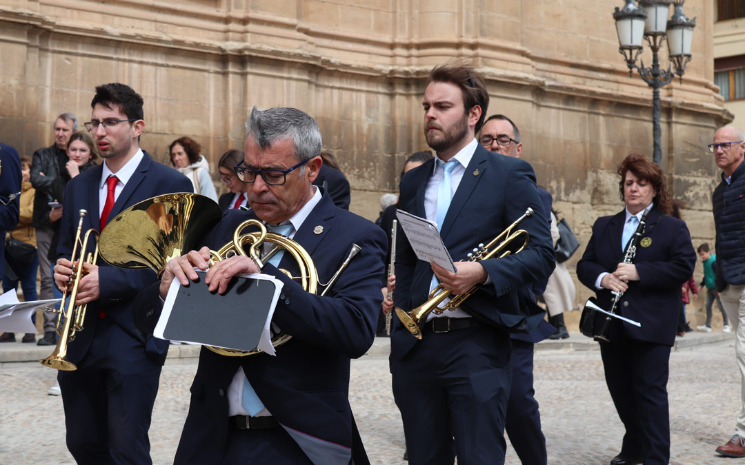 La Unión Musical Lira Alcañizana acompañó en todo el recorrido. /LA COMARCA