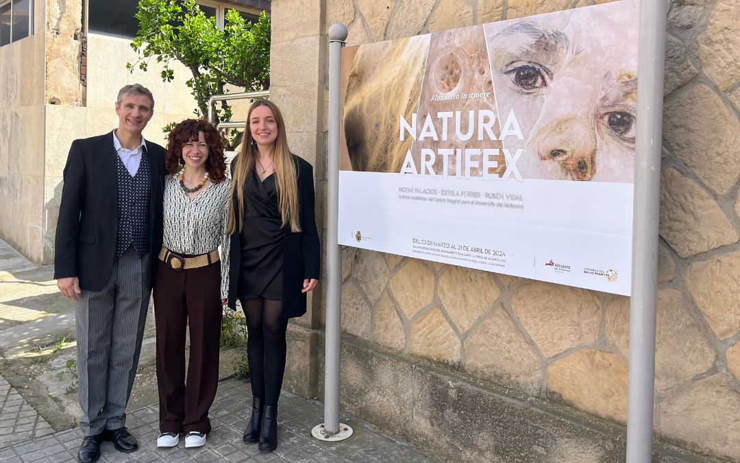 Ruben Vidal, Noemí Palacios y Estela Ferrer este sábado durante la inauguración de su exposición conjunta, 'Natura Artifex'./ C.O.