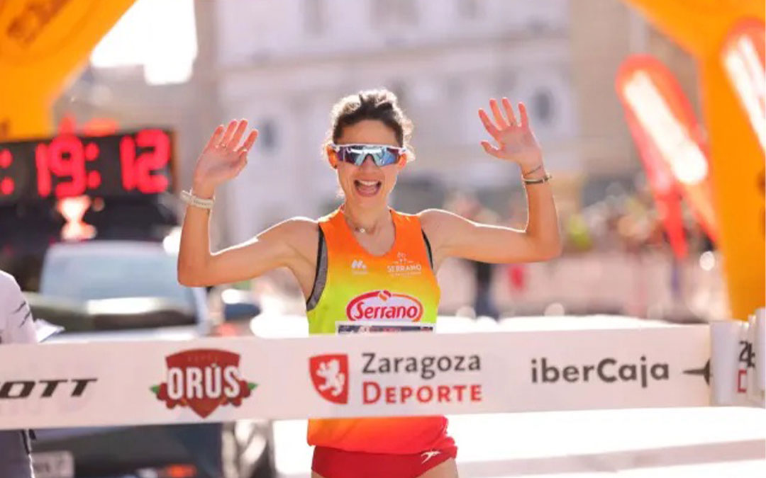 Alicia Pérez, de Albalate del Arzobispo, fue la vencedora de la media de Zaragoza en categoría femenina. / Heraldo de Aragón- Toni Galán