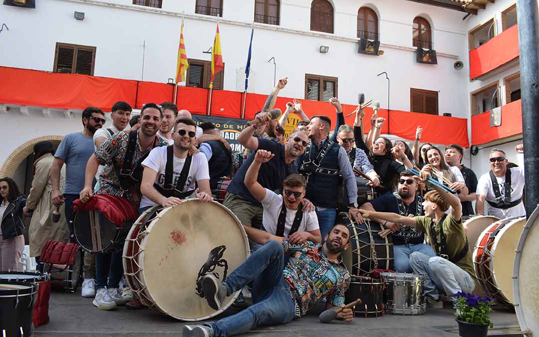 La Hermandad del Santísimo Cristo del Calvario de Almassora celebra el triunfo./I.M.
