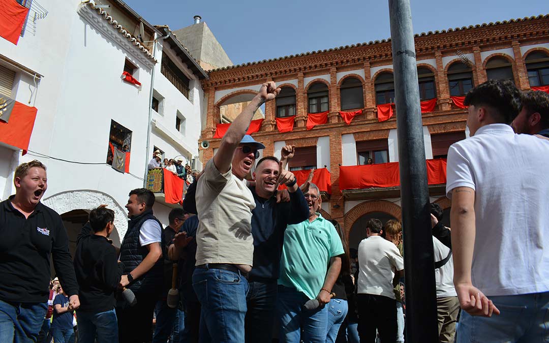 Integrantes de la cuadrilla de Almassora celebran su triunfo./I.M.