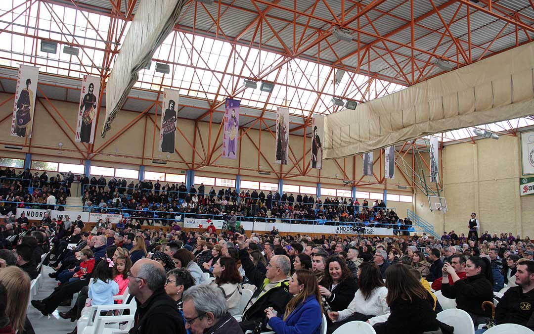 El público llenó el polideportivo duranta la exaltación de Andorra en la exaltación de las Jornadas Nacionales de Andorra. / B. Severino