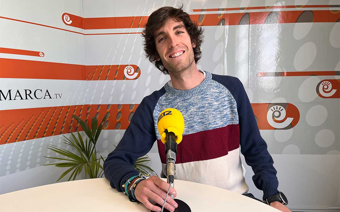 Carlos Pitarque, de Alcañiz, en Radio La Comarca. / E.P.