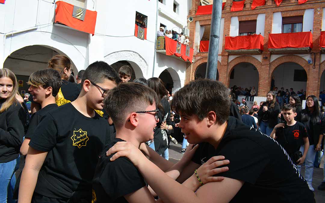 Integrantes de la Asociación Cultural de Tambores y Bombos Ciudad Mudéjar al enterarse de que han ganado./I.M.