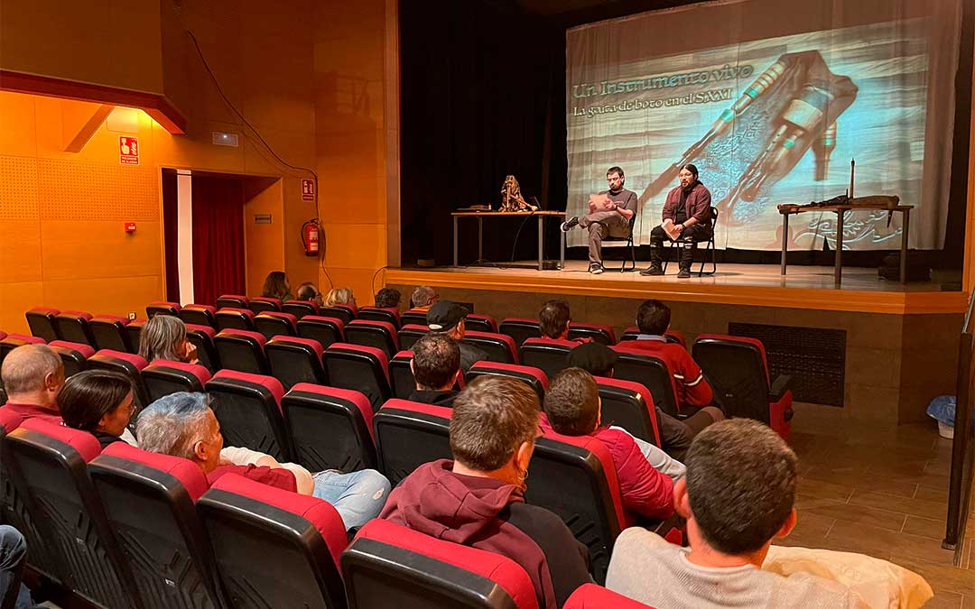 El público también preguntó distintas cuestiones a lo largo de la charla./ S.F.