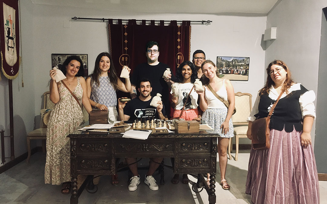 Un grupo de amigos hizo una prueba del escape room en verano de 2023./ Escape room del Regreso del Comendador