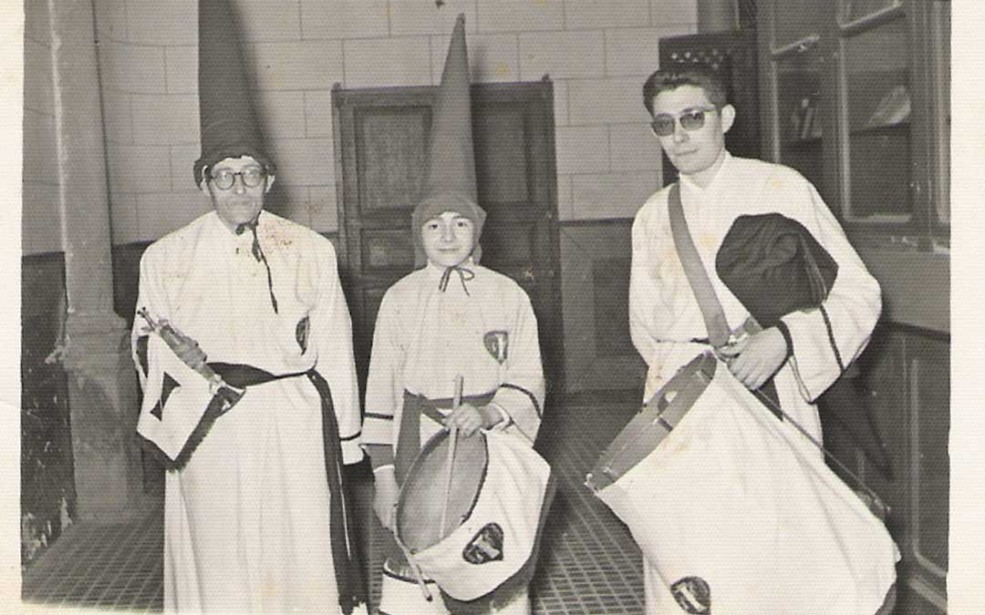 de izda. a dcha. Modesto Grañena con corneta, Emilio Grañena con tambor y Alfredo Grañena padre con timbal./ Archivo Familiar