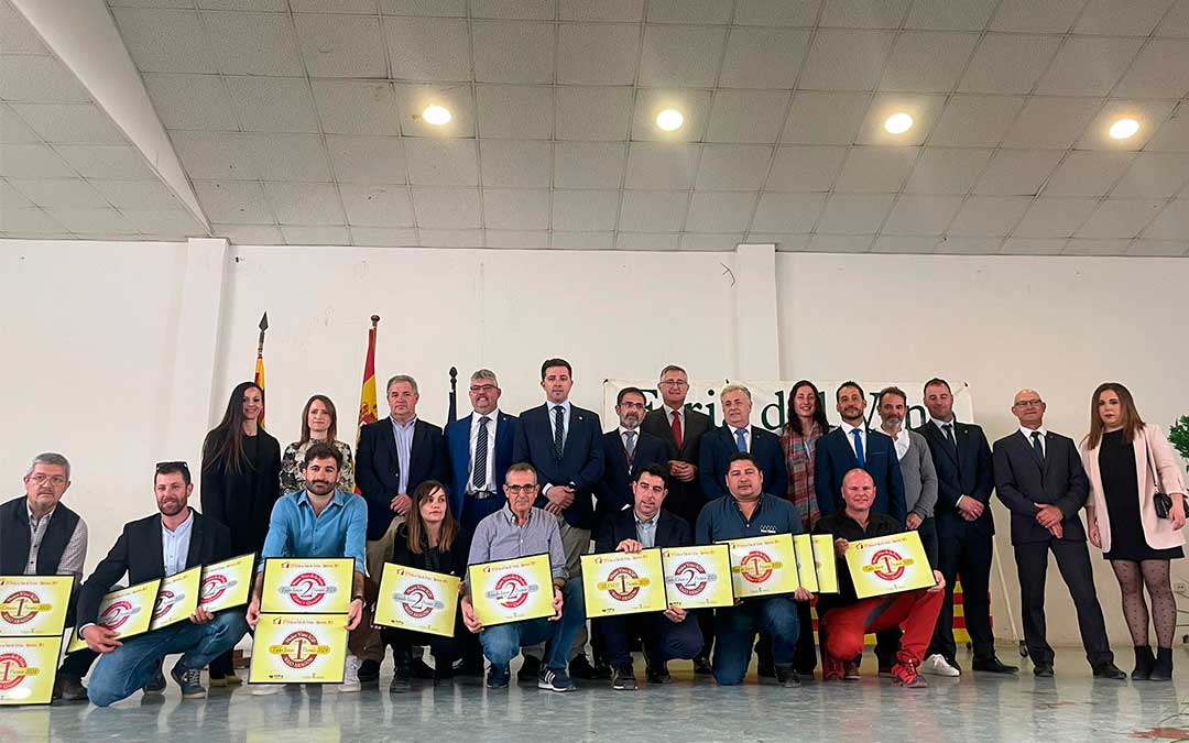 Foto de familia de los premiados y las autoridades./ S.F.