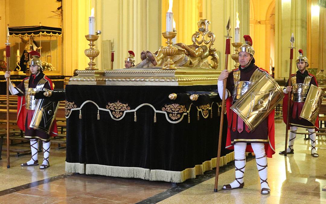 La Guardia Romana custodió el Sepulcro, pero lo hizo dentro de La Iglesia por la lluvia. /N.A.