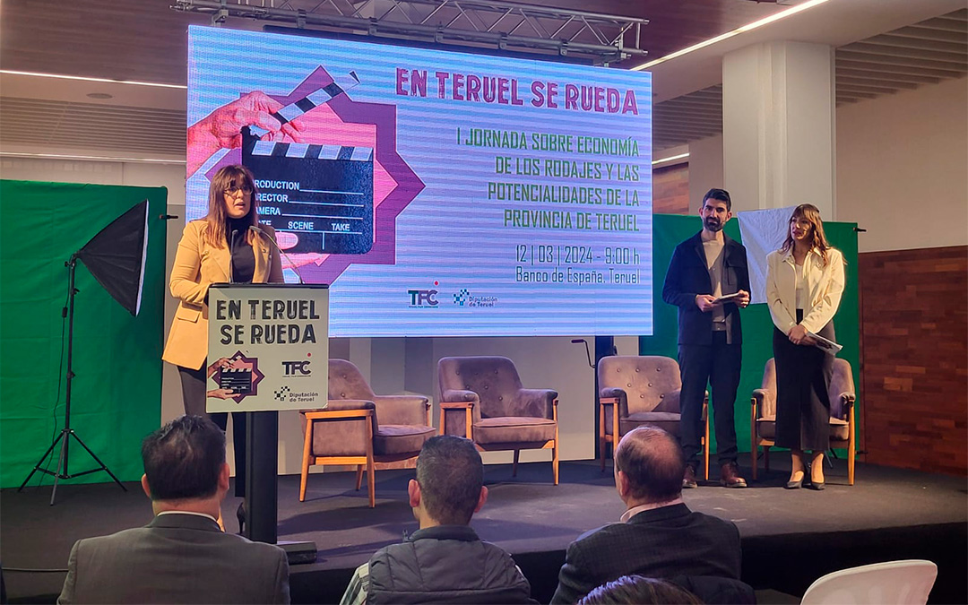 La diputada de Turismo y de la TFC, Marta Sancho, ha abierto la I Jornada sobre economía de los rodajes y las potencialidades de la provincia de Teruel./ DPT