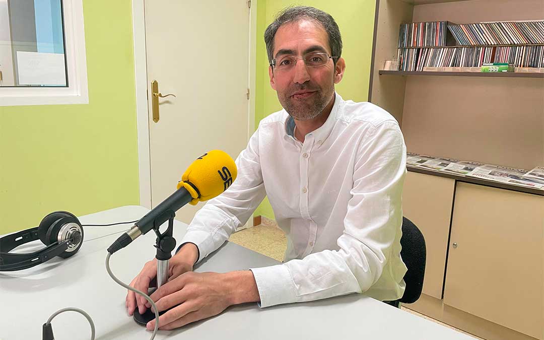 José Vicente Sancho en Radio Caspe./ S.F.