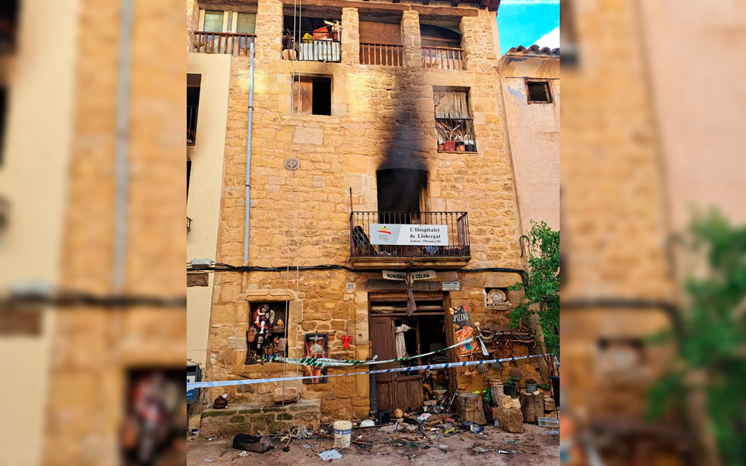 El primer fuego comenzó ayer a las 5.00, y esta mañana han vuelto las llamas. /LA COMARCA