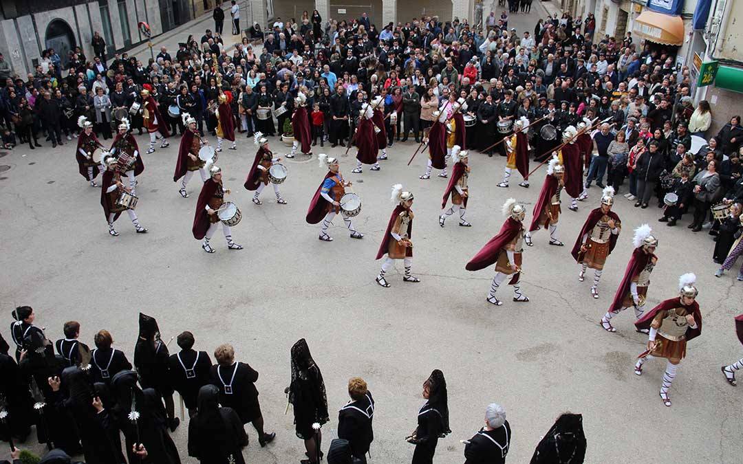 Procesión reducida del Pregón en La Puebla de Híjar. / B. Severino
