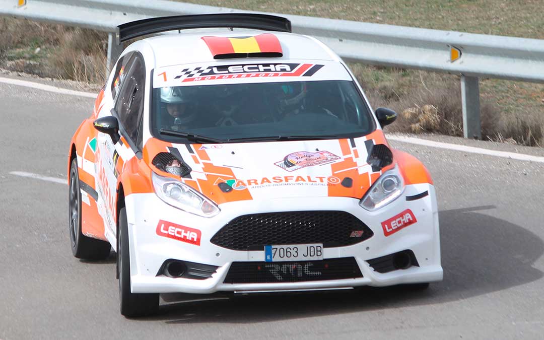 Lecha y Maniega durante el desarrollo del Rally de Teruel. / FADA