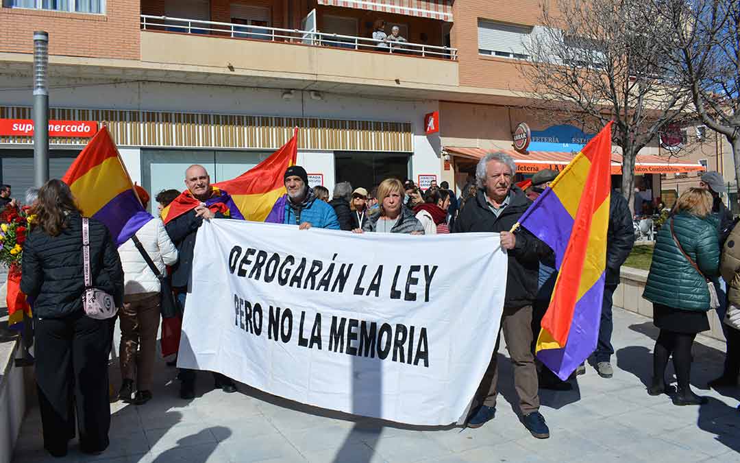Ateneo Republicado Bajo Aragón con un mensaje reivindicativo en contra de la derogación de la Ley de Memoria Democrática de Aragón./I.M.