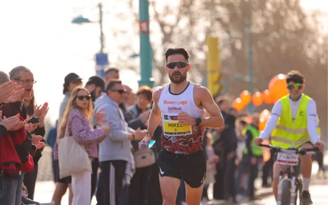 Mikel García Escocia, este domingo, en la media maratón de Zaragoza. / Heraldo de Aragón- Toni Galán