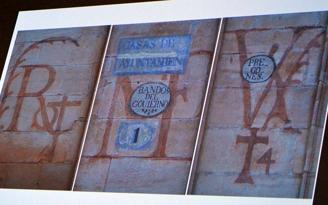 Monogramas en los muros de la Casa Consistorial./I.M.