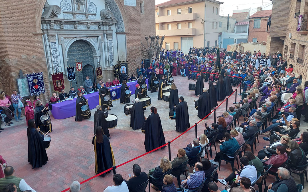 Cofradía de la Exaltación de la Pasión de Cristo de Ariño./ J.L.