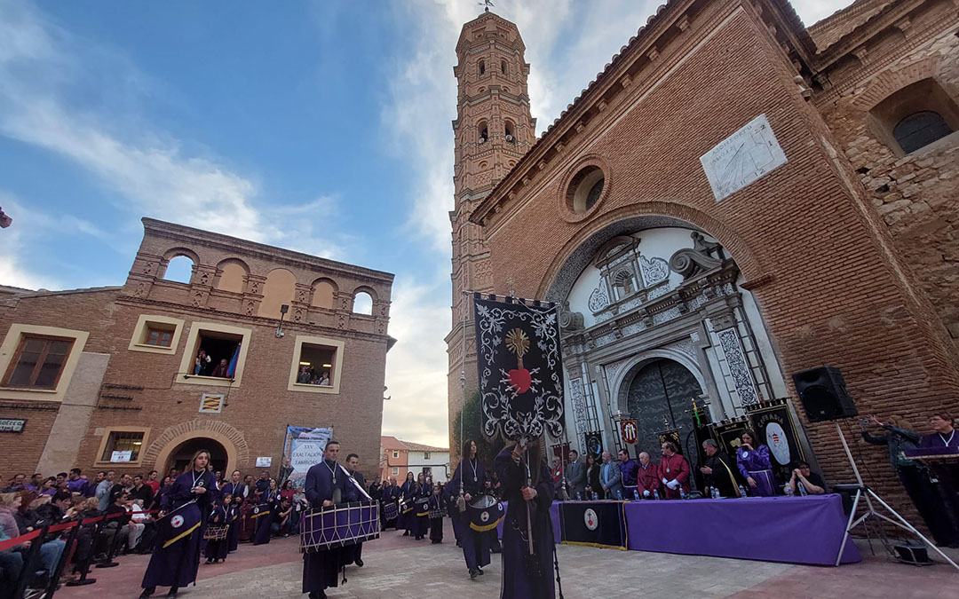 Llegada de la Cofradía del Santo Rosario y la Virgen de los Dolores de Muniesa./ J.L.