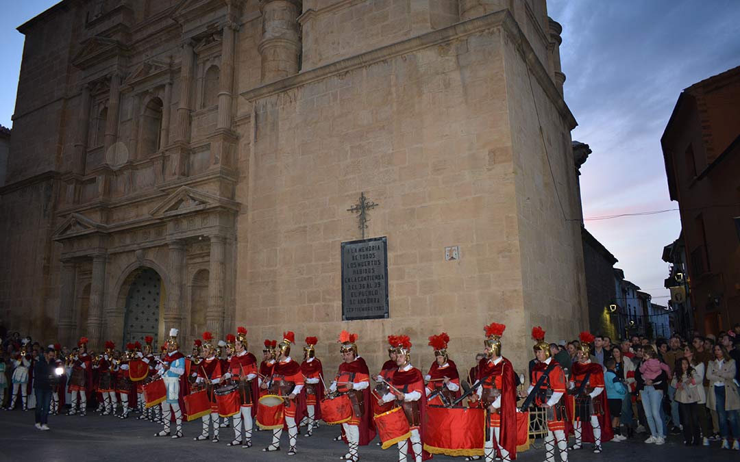 Los Penitentes a las afueras de la iglesia./I.M.