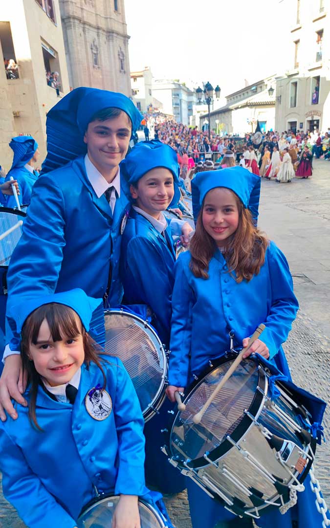 Los cuatro primos, Óscar, Raúl, Claudia y Paula; el año pasado / Archivo familiar