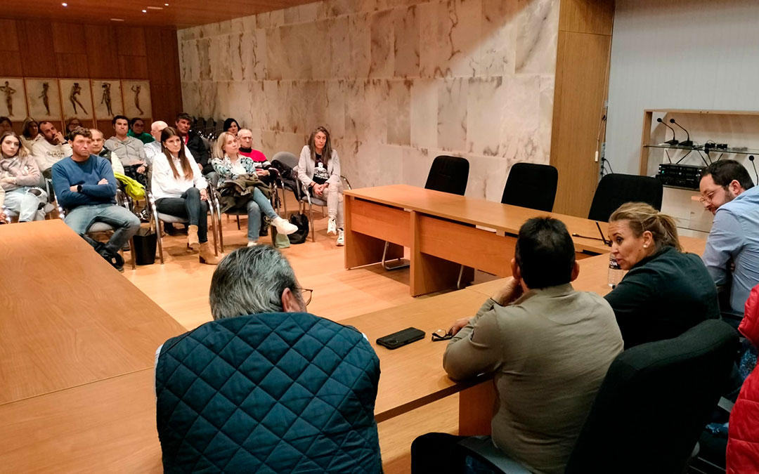 Reunión del PSOE de Teruel en la sede de la Comarca del Bajo Martín con alcaldías y concejalías socialistas. / PSOE