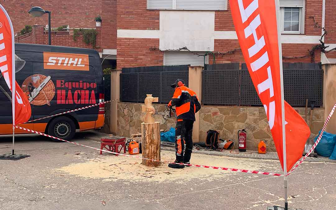 Creación de una escultura en madera para su posterior sorteo./ S.F.