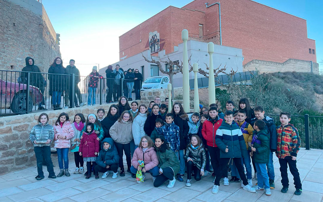 Parte de la Escuela del Tambor de Alcorisa en Samper, en su visita del domingo. / Escuela del Tambor de Samper