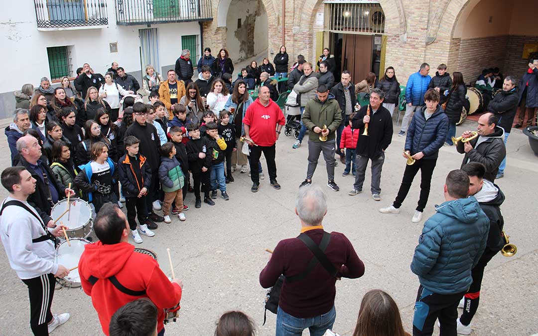 Los alabarderos de Urrea mostraron sus toques. / B. Severino