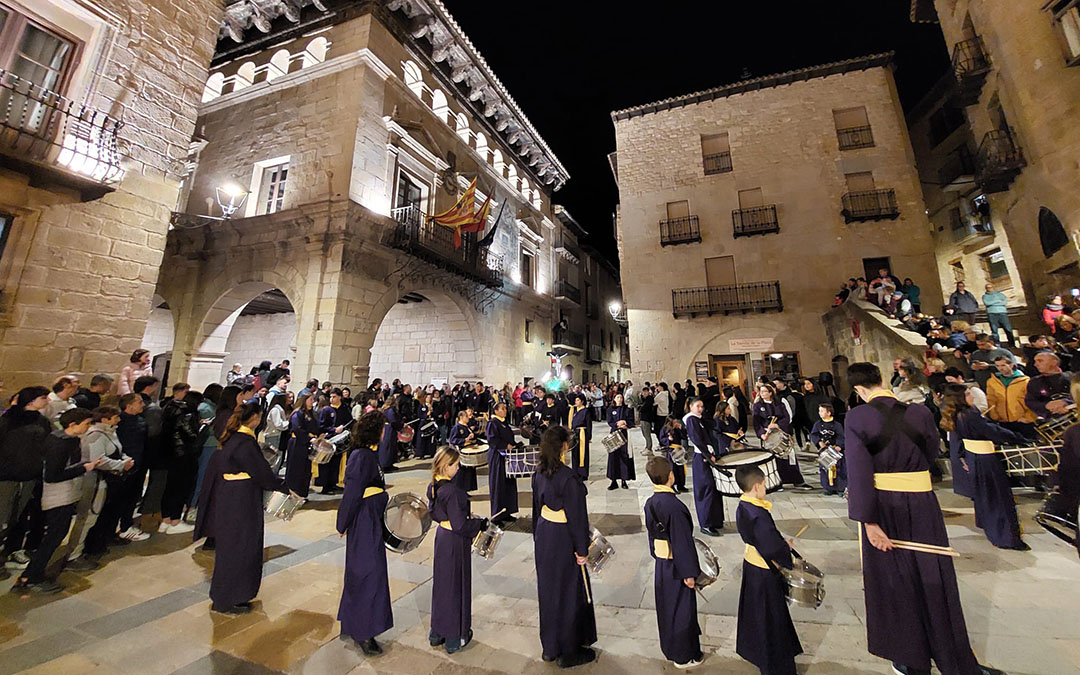 La procesión en la Plaza de España./ J.L.