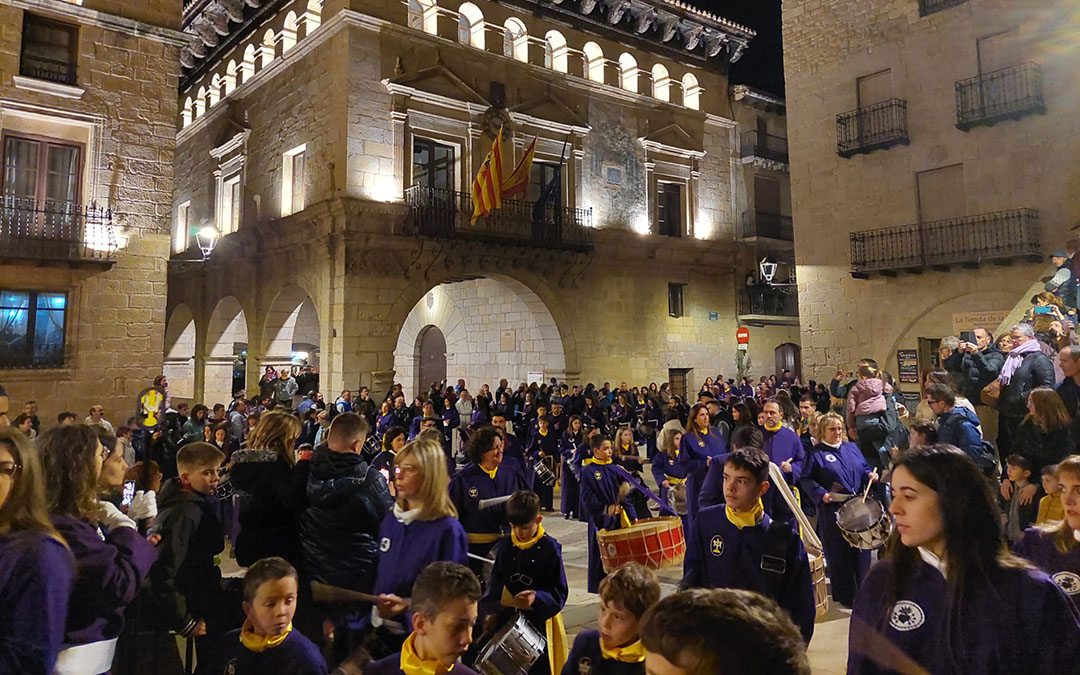 La plaza de España ha sido uno de los epicentros de la procesión./ J.L.