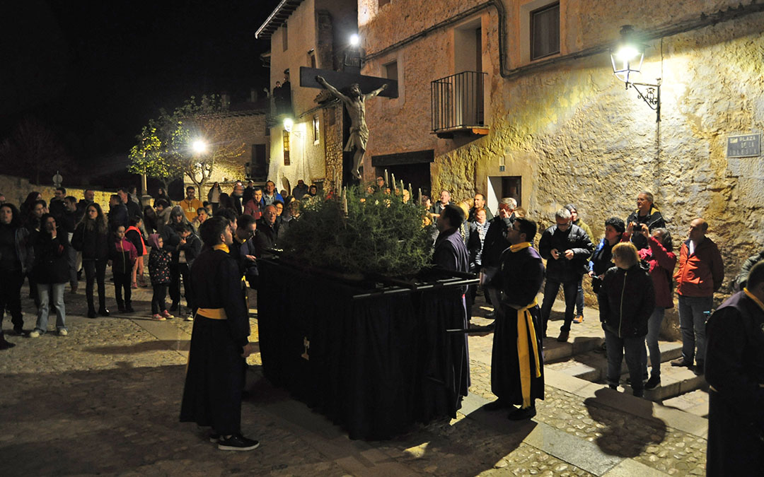 Momentos iniciales del Vía Crucis del Miércoles Santo./ J.L.