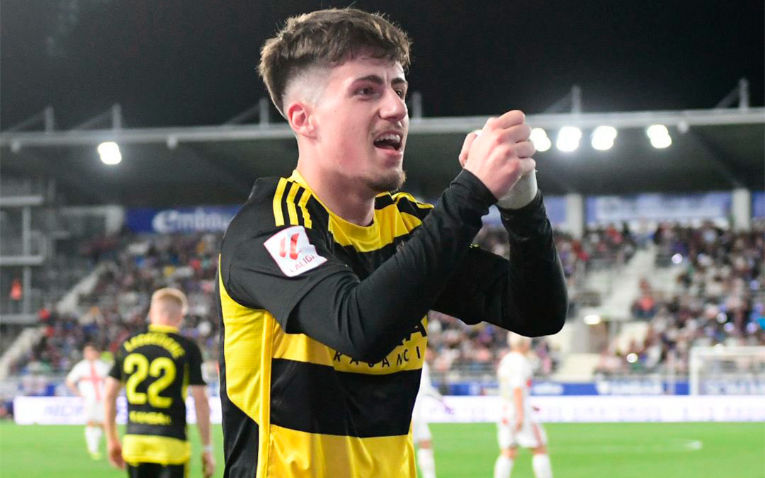 El zaragocista Liso celebró el gol ante el Huesca con el gesto habitual de un pescador. / Real Zaragoza