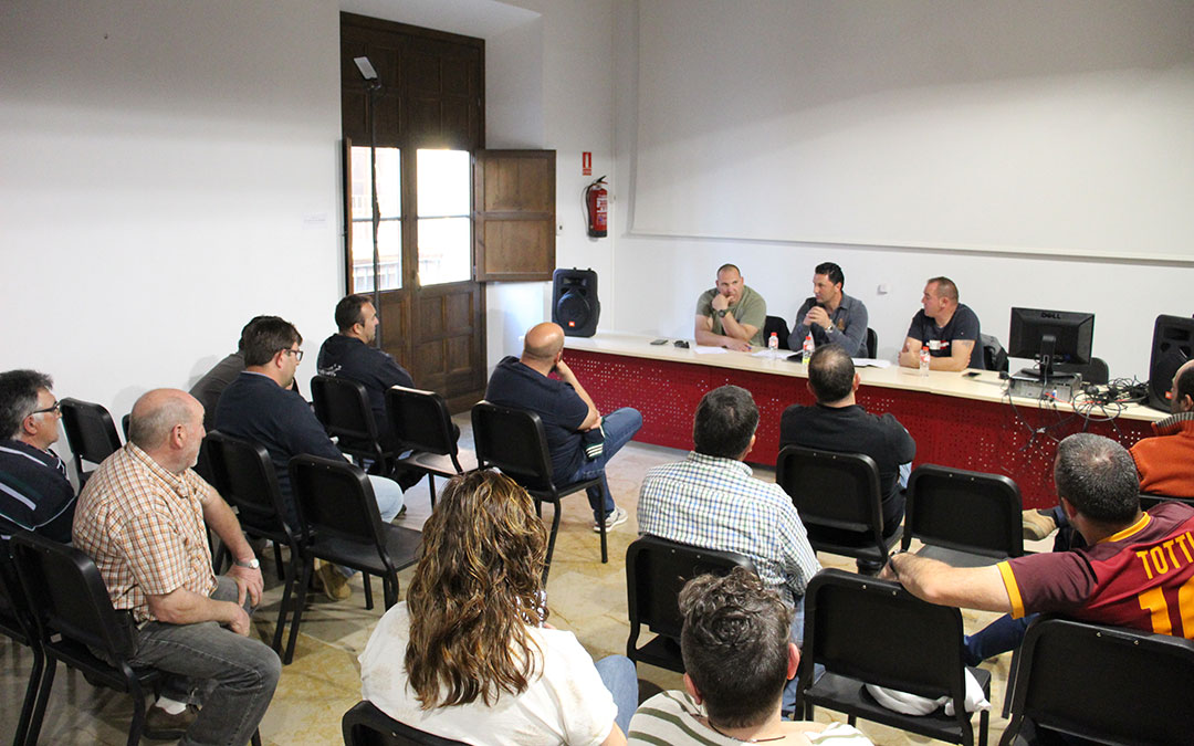 Asamblea de presentación de AEGA en Alcañiz. / B. Severino