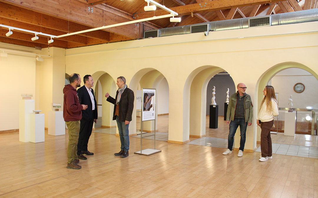 Santiago Martínez, Javier Climent, Rubén Vidal, Kris Demuelenaere y Estela Ferrer, en una visita a 'Natura artifex'. / B. Severino