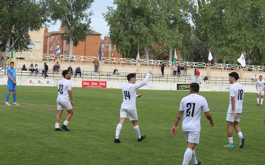 Partido entre el Andorra C.F. y el Magallón con el ascenso a Tercera en juego. / Eduard Peralta