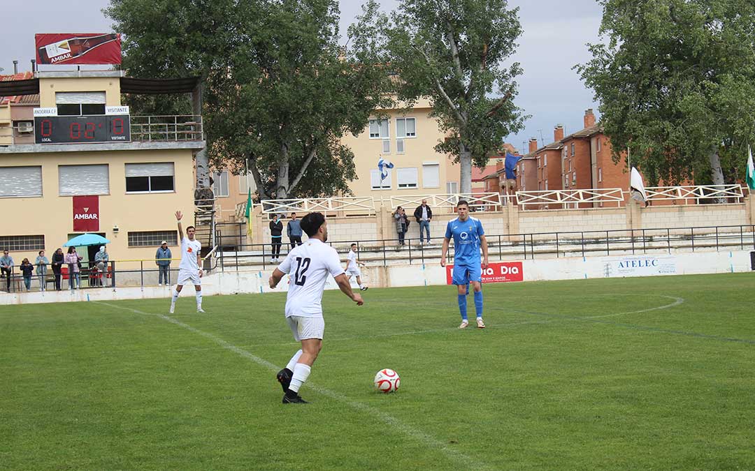 Partido entre el Andorra C.F. y el Magallón con el ascenso a Tercera en juego. / Eduard Peralta