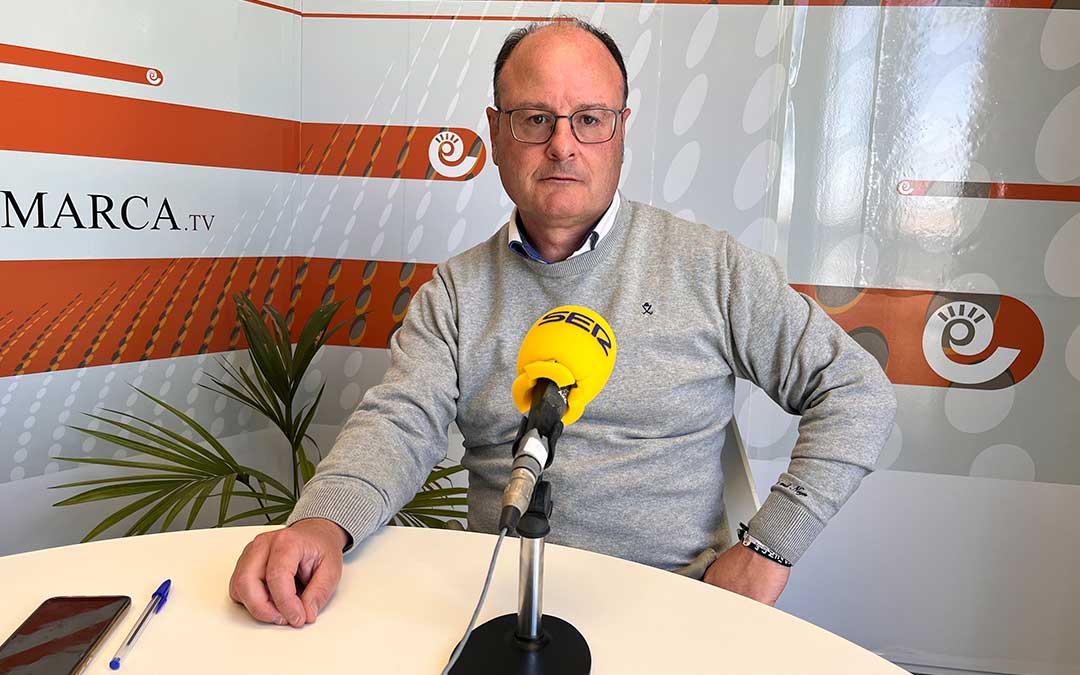 Antonio Navarro, presidente del Alcañiz C.F., en Radio La Comarca. / E.P.A.
