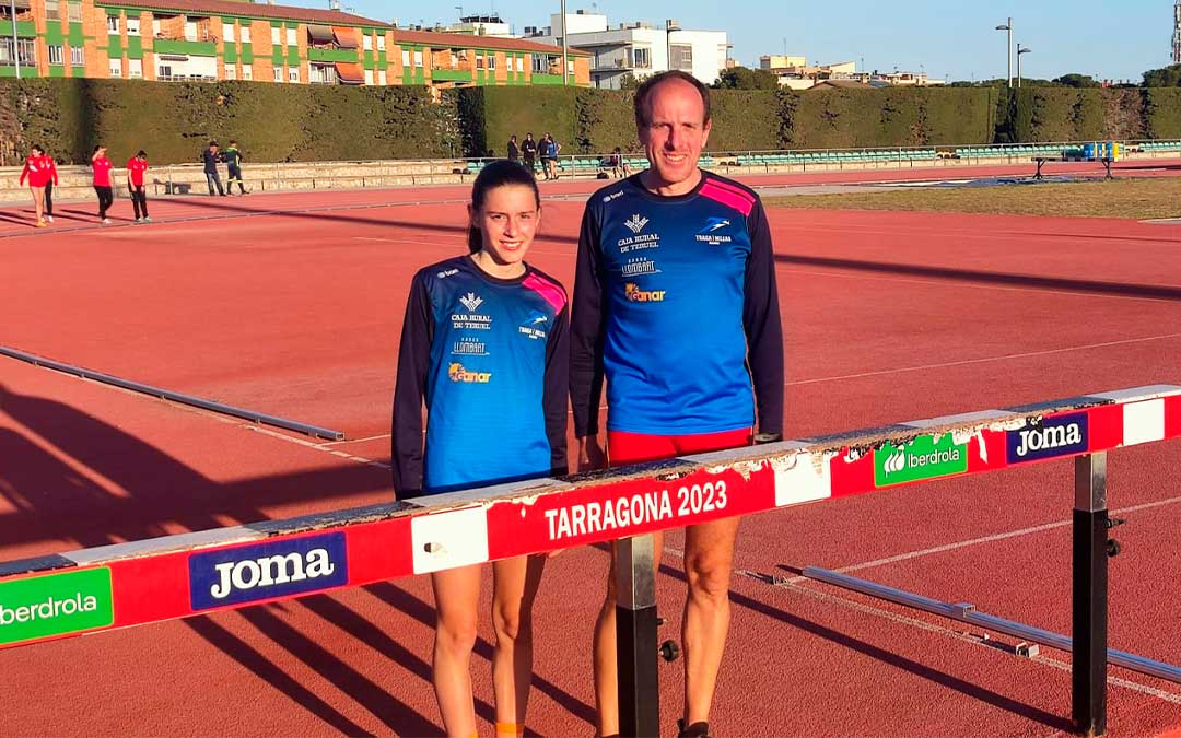 Carlota Gasión, junto a Marc Martínez, este fin de semana en la primera competición al aire libre. / Tragamillas Alcañiz
