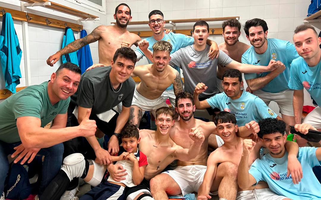 Imagen de Archivo. Jugadores del Caspe celebrando una victoria. F.S