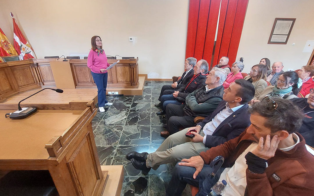 La alcaldesa, Ana Jarque, ha dado la bienvenida a los asistentes./ J.L.