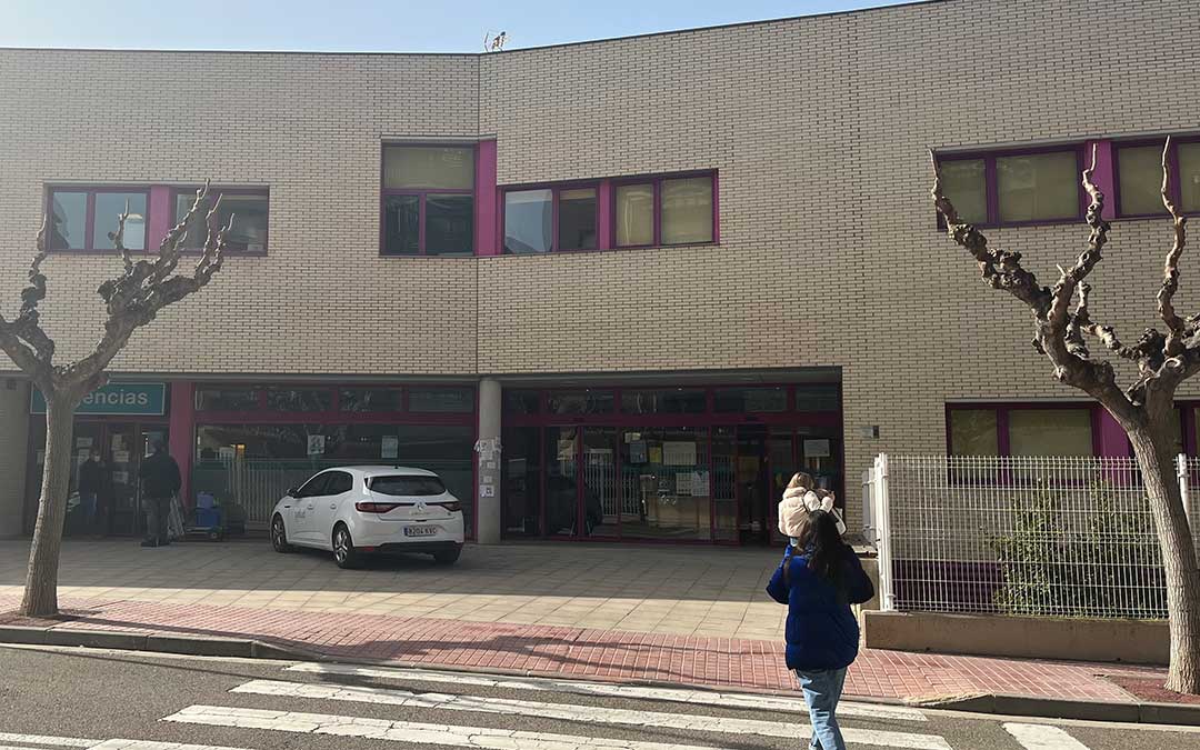 Imagen de archivo del centro de salud de Alcañiz. / L. Castel