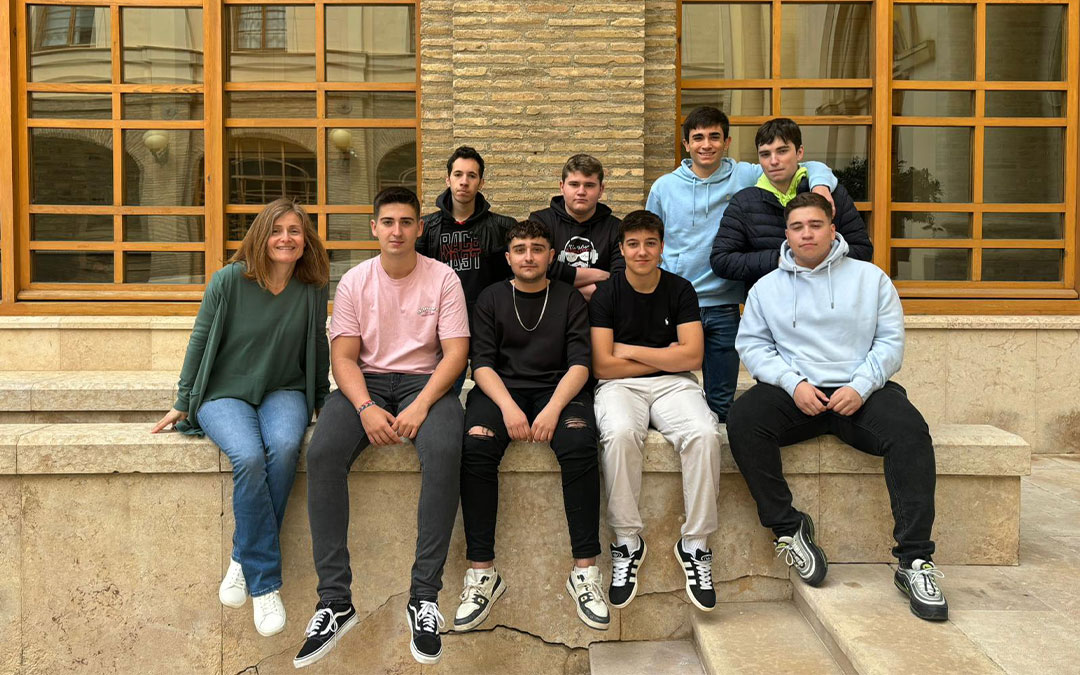 Alumnos del CPIFP Bajo Aragón premiados en el concurso regional 'Redes sociales por la prevención de riesgos laborales'./ CPIFP Bajo Aragón